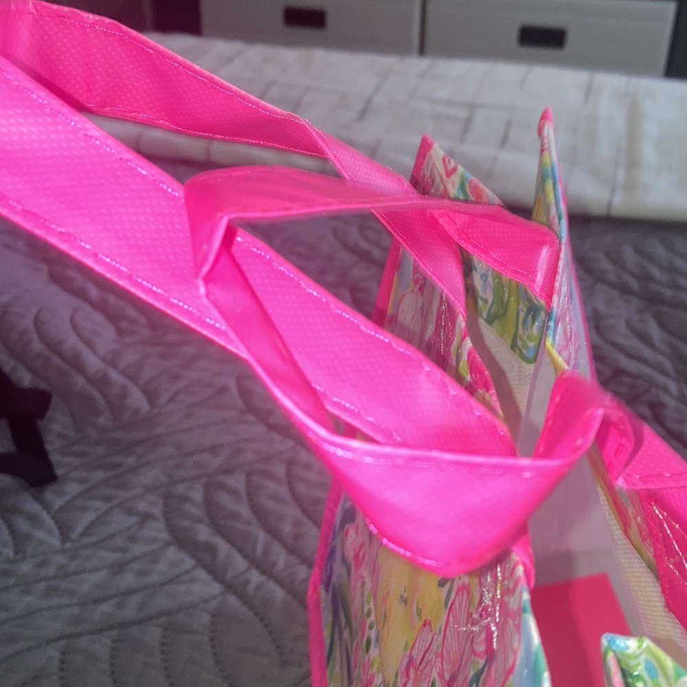 NWOTLilly Pulitzer bag.. - Picture 9 of 10